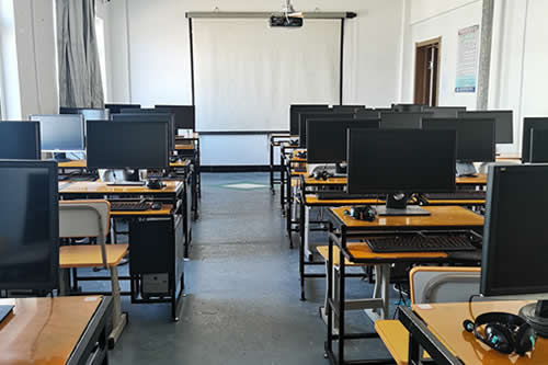 计算机教室（三）